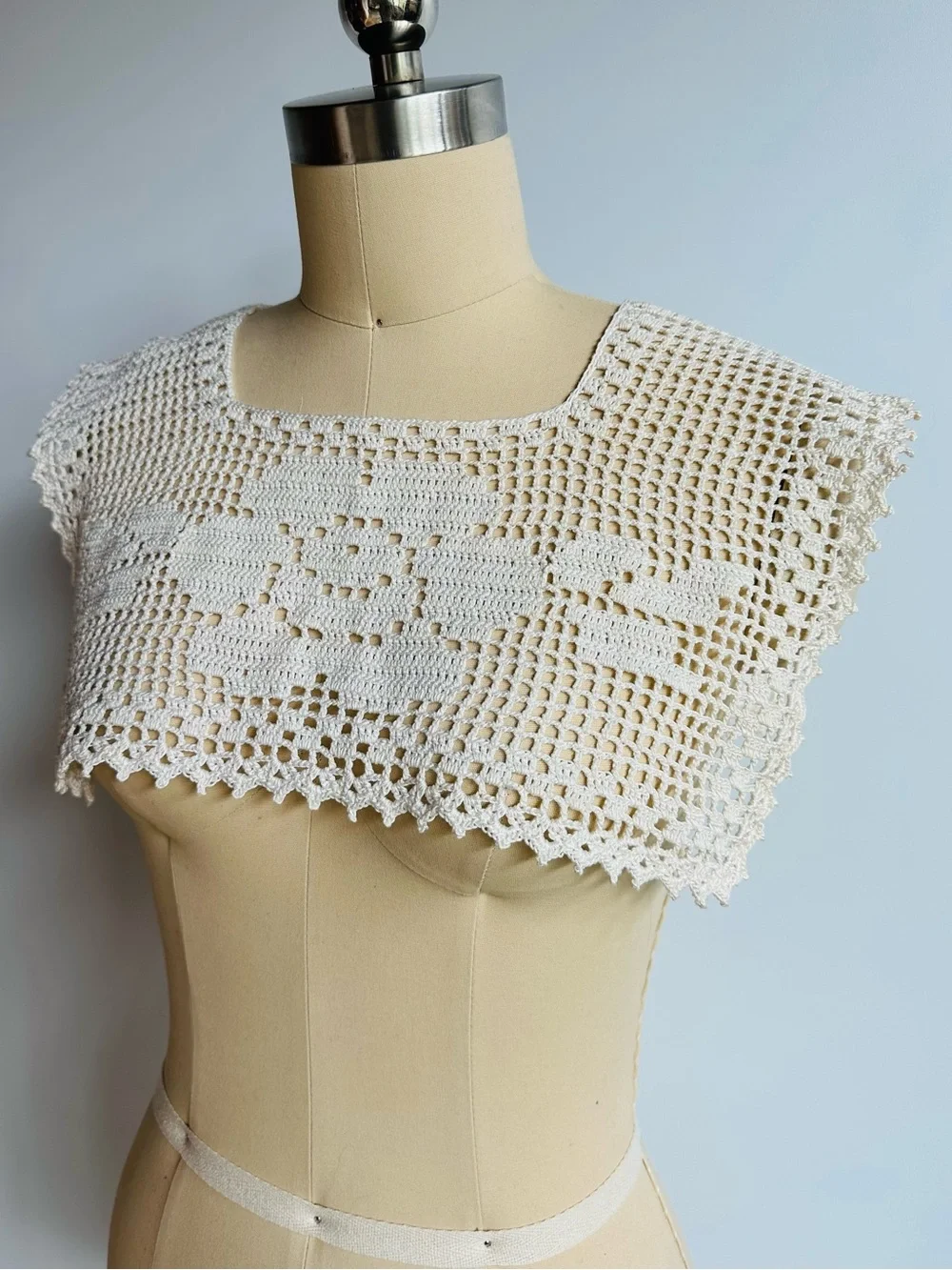 Vintage Handmade Crochet Filet Lace Capelet Shawl Floral Motif Cottagecore Boho
